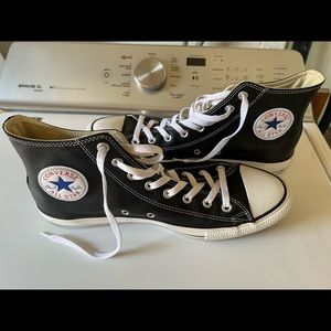 Black leather chuck Taylor’s converse size 11 men